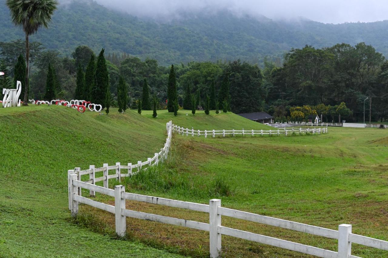 Swiss Valley Hip Resort Szuanphung Kültér fotó